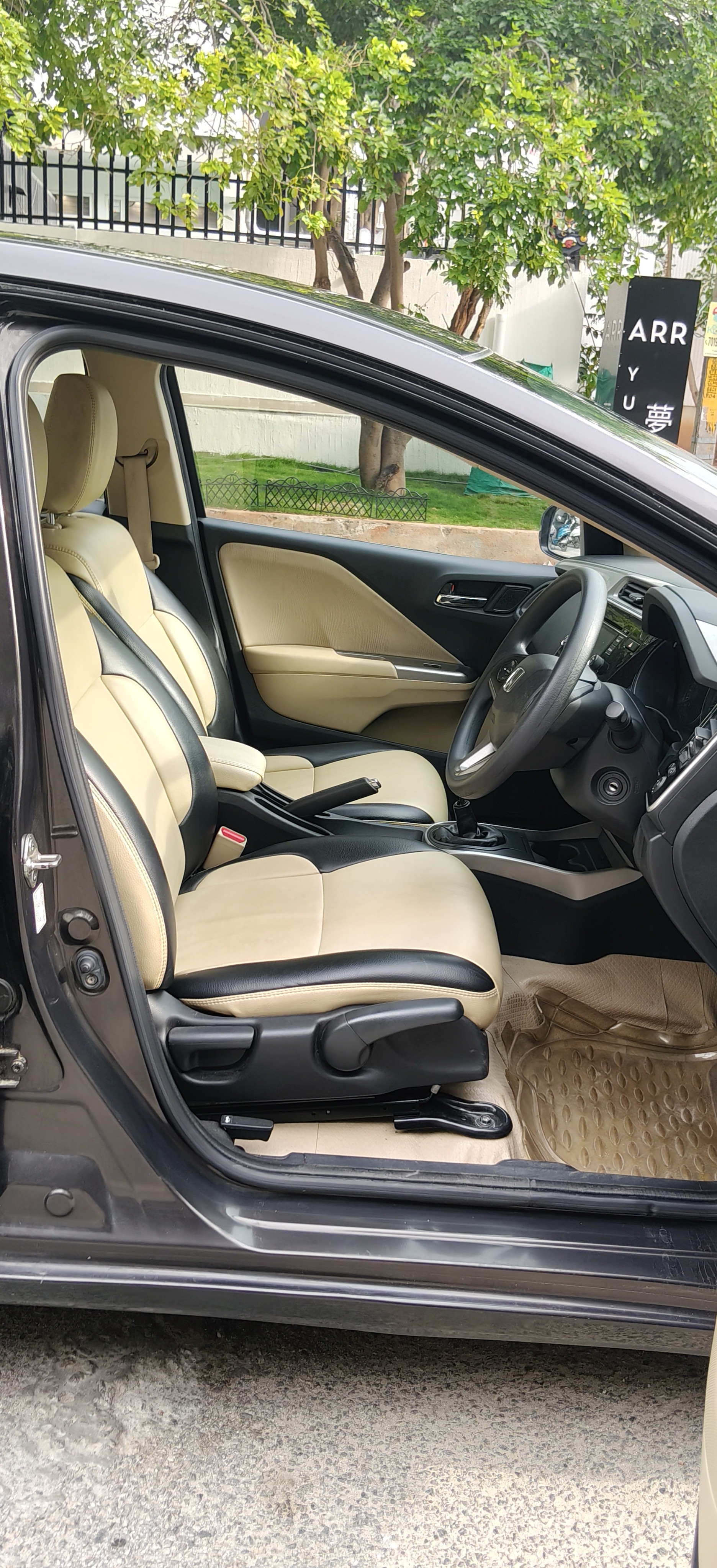 2016 Honda City V MT Petrol BS IV