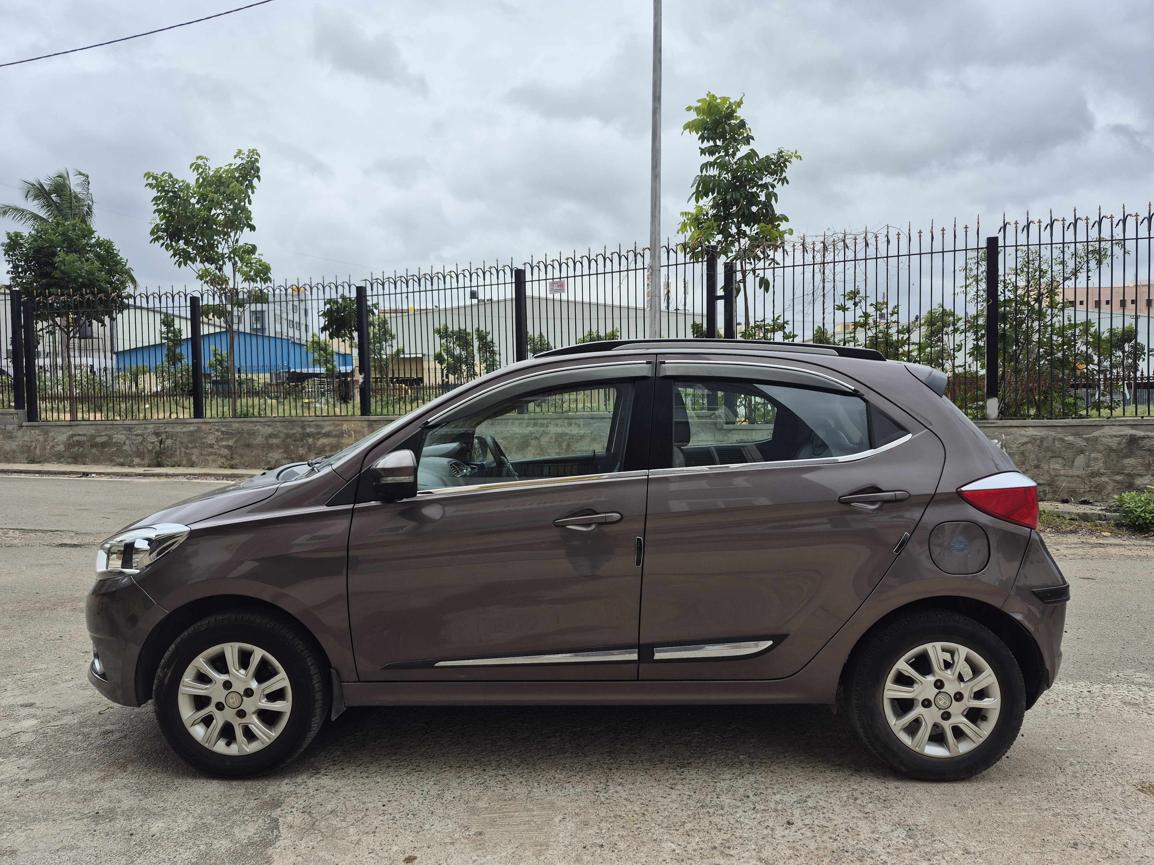 2017 Tata Tiago Revotron XZ [2016-2022]