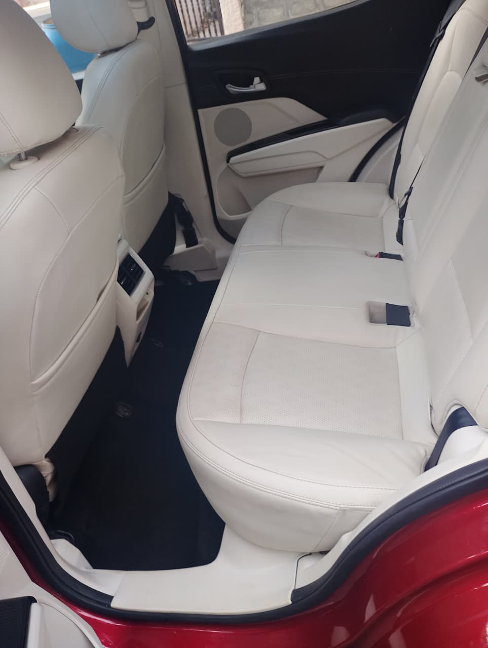 2024 Mahindra XUV 3XO AX7 1.2 TGDi AT