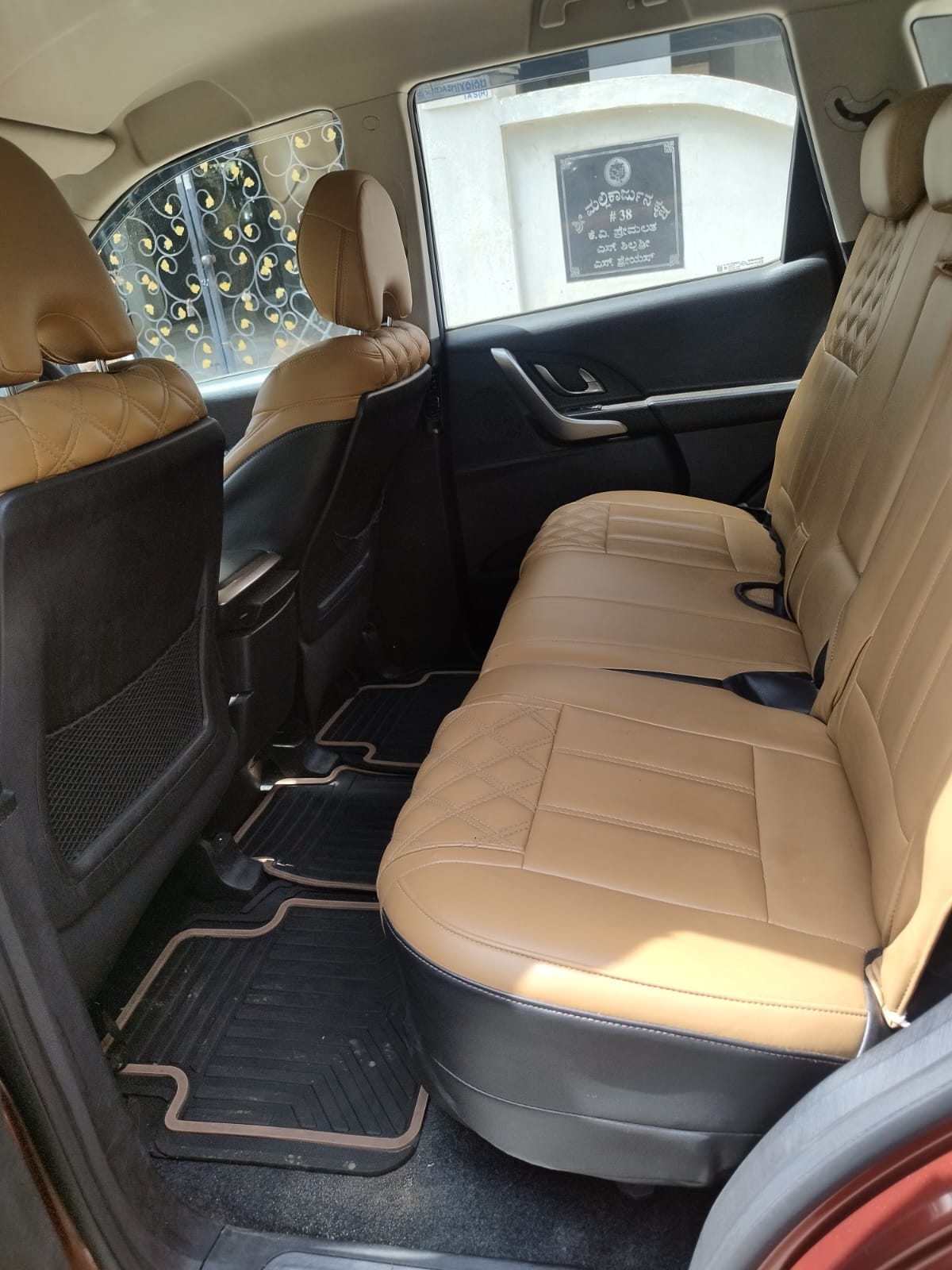 2019 Mahindra XUV500 W7 AT BS IV