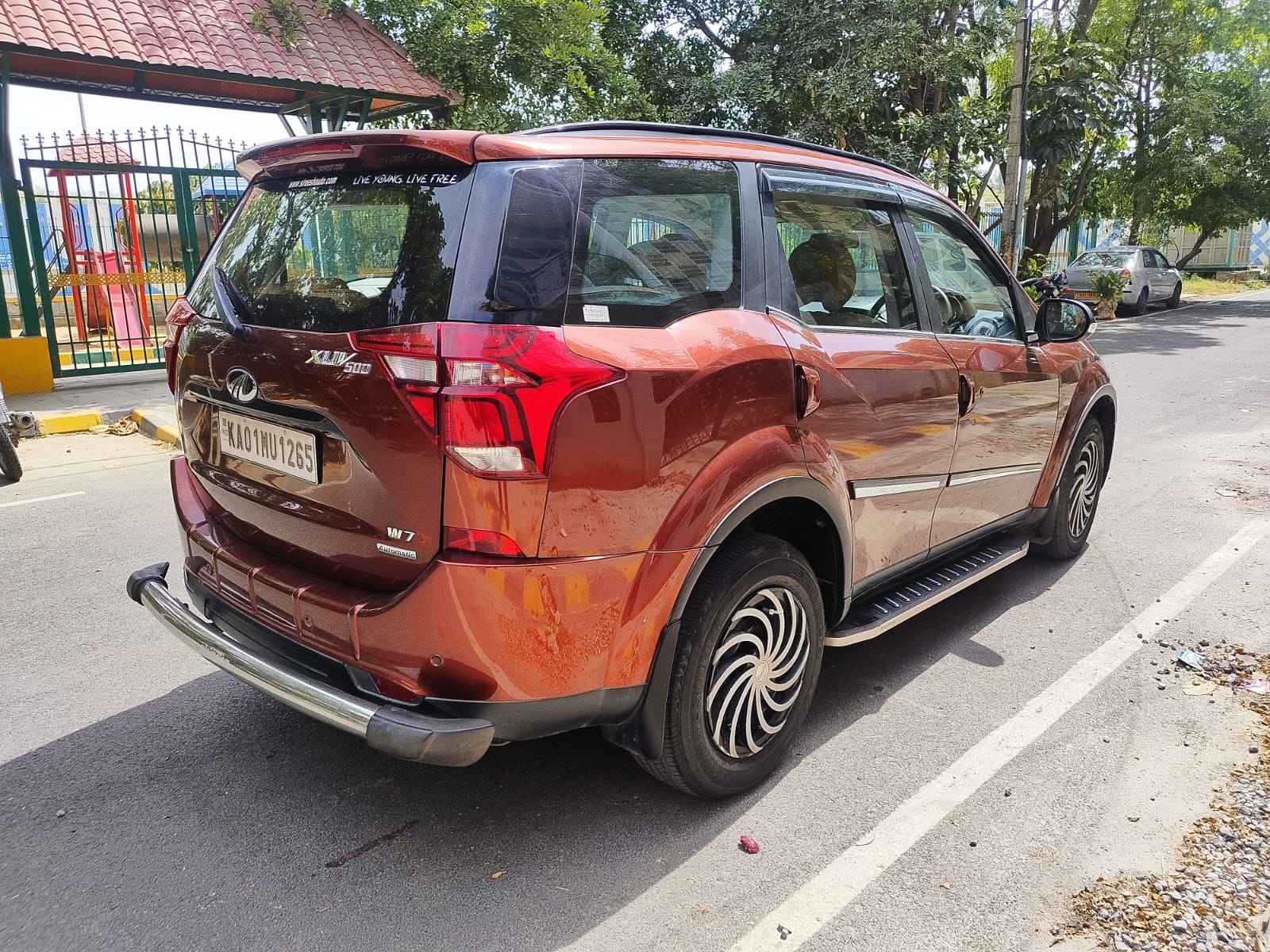 2019 Mahindra XUV500 W7 AT BS IV