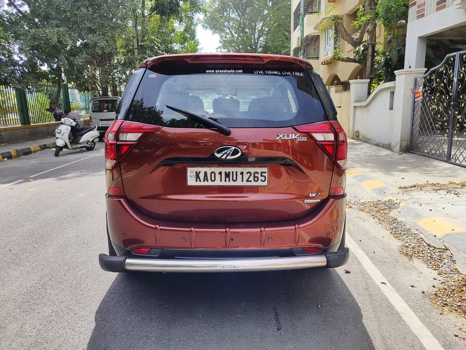 2019 Mahindra XUV500 W7 AT BS IV