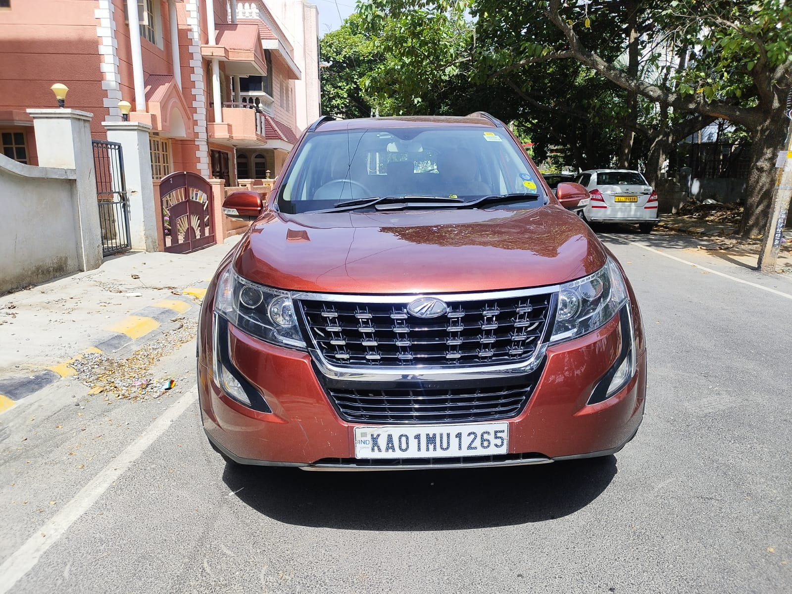 2019 Mahindra XUV500 W7 AT BS IV