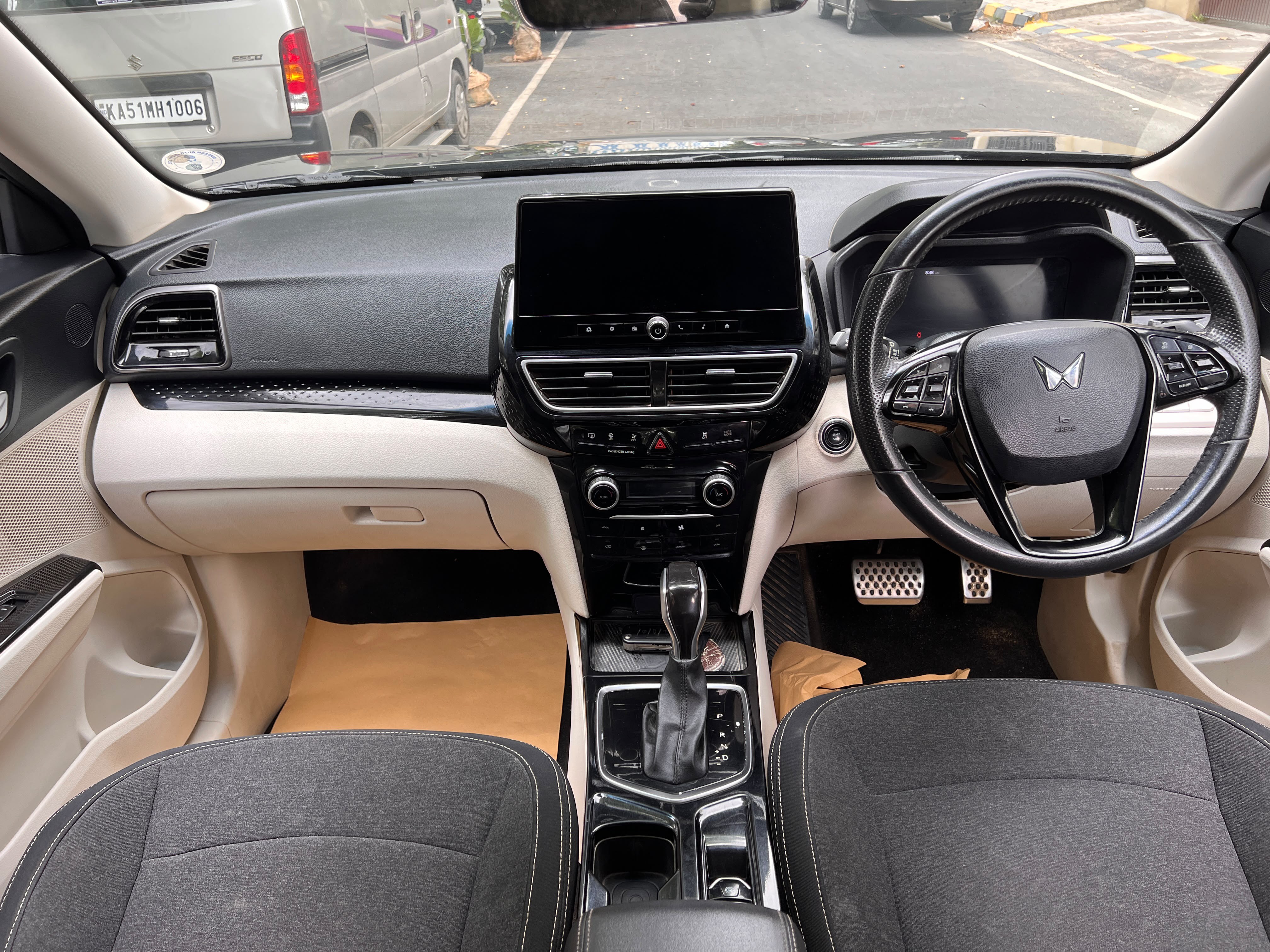 2024 Mahindra XUV 3XO AX5 1.2 L TCMPFi AT