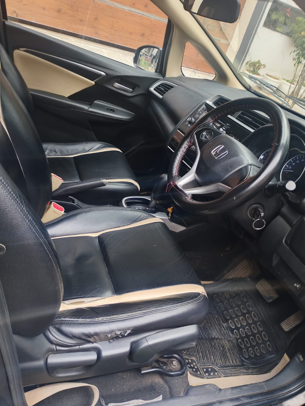 2016 Honda Jazz V CVT Petrol BS IV