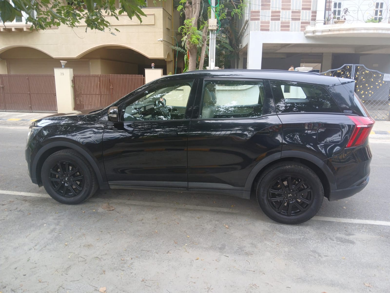 2024 Mahindra XUV700 MX Petrol MT 7 STR