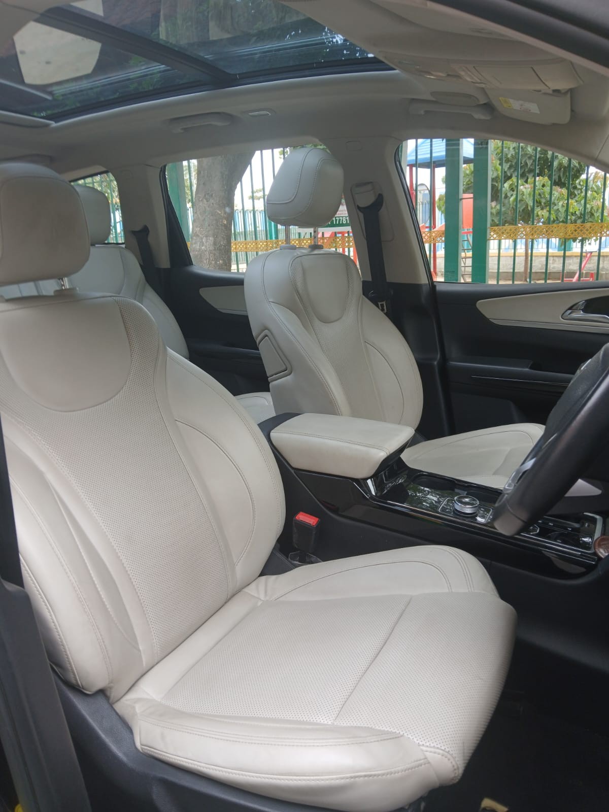 2024 Mahindra XUV700 MX Petrol MT 7 STR