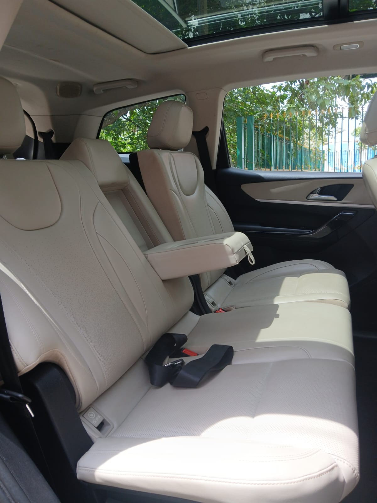 2022 Mahindra XUV700 AX7 AT Diesel 7 STR