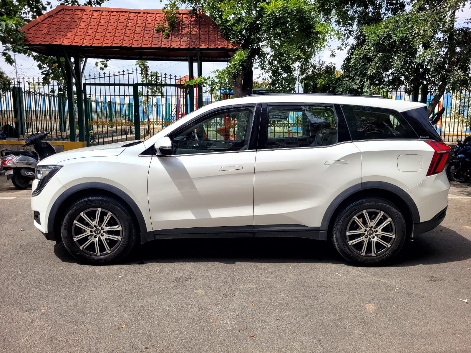 2023 Mahindra XUV700 AX7 MT Diesel 7 STR