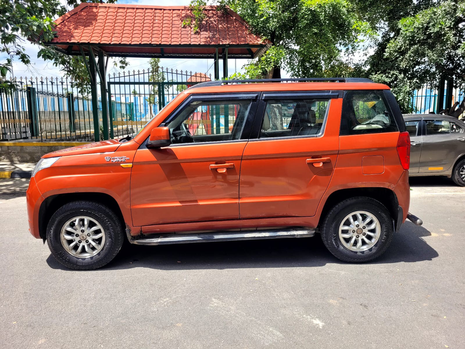 2017 Mahindra TUV300 T8