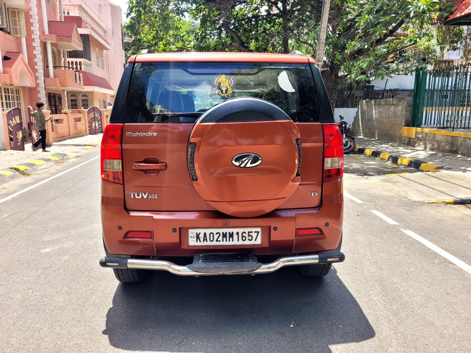 2017 Mahindra TUV300 T8