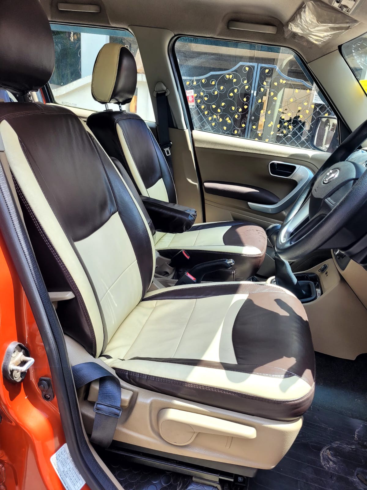 2017 Mahindra TUV300 T8