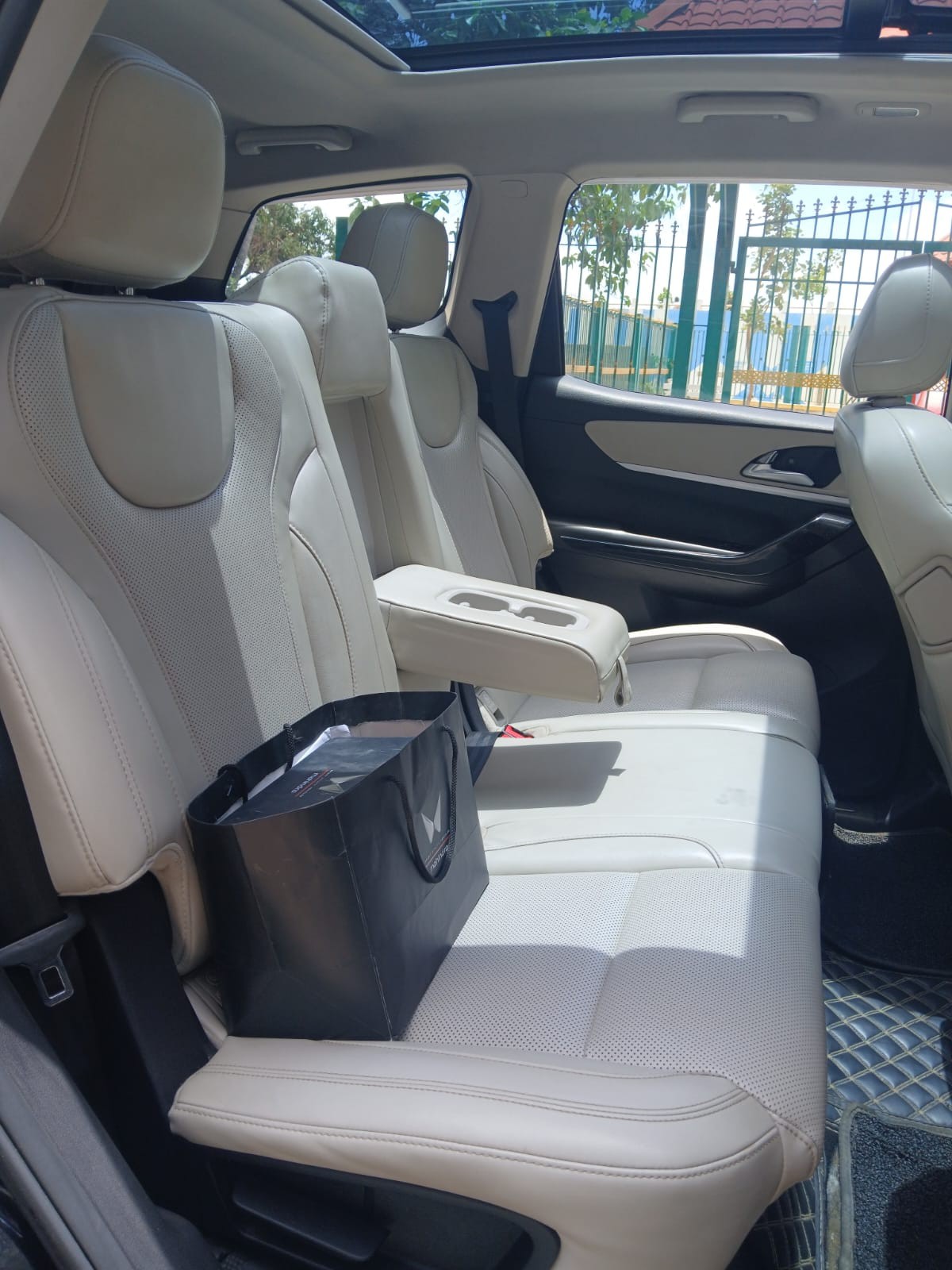 2024 Mahindra XUV700 MX Diesel MT 7 STR