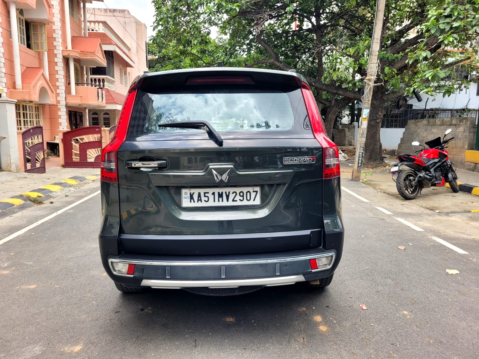 2023 Mahindra Scorpio-N Z8 L 6 STR AT Diesel [2022-2025]