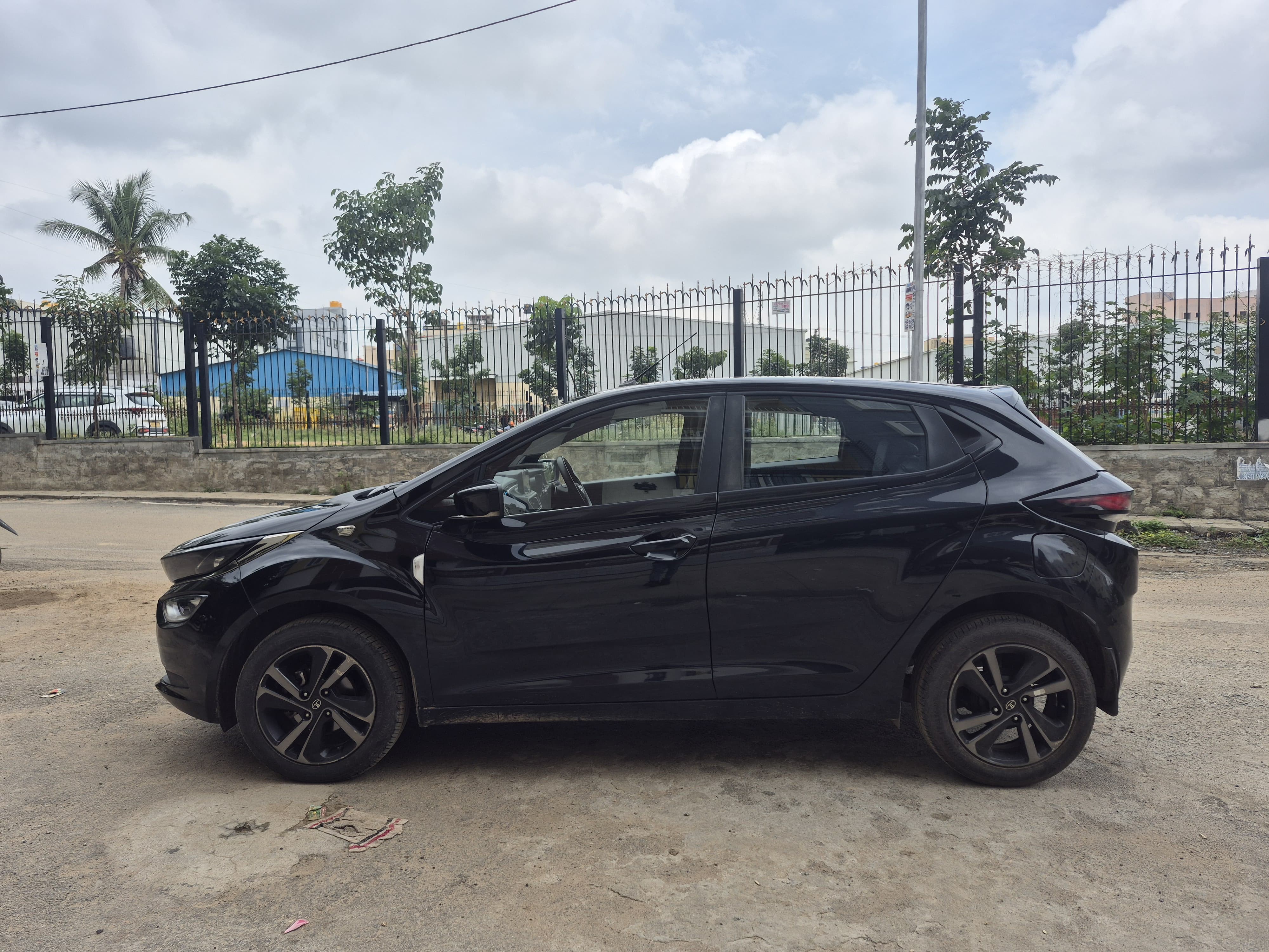 2022 Tata Altroz XZ Plus TC Dark Petrol