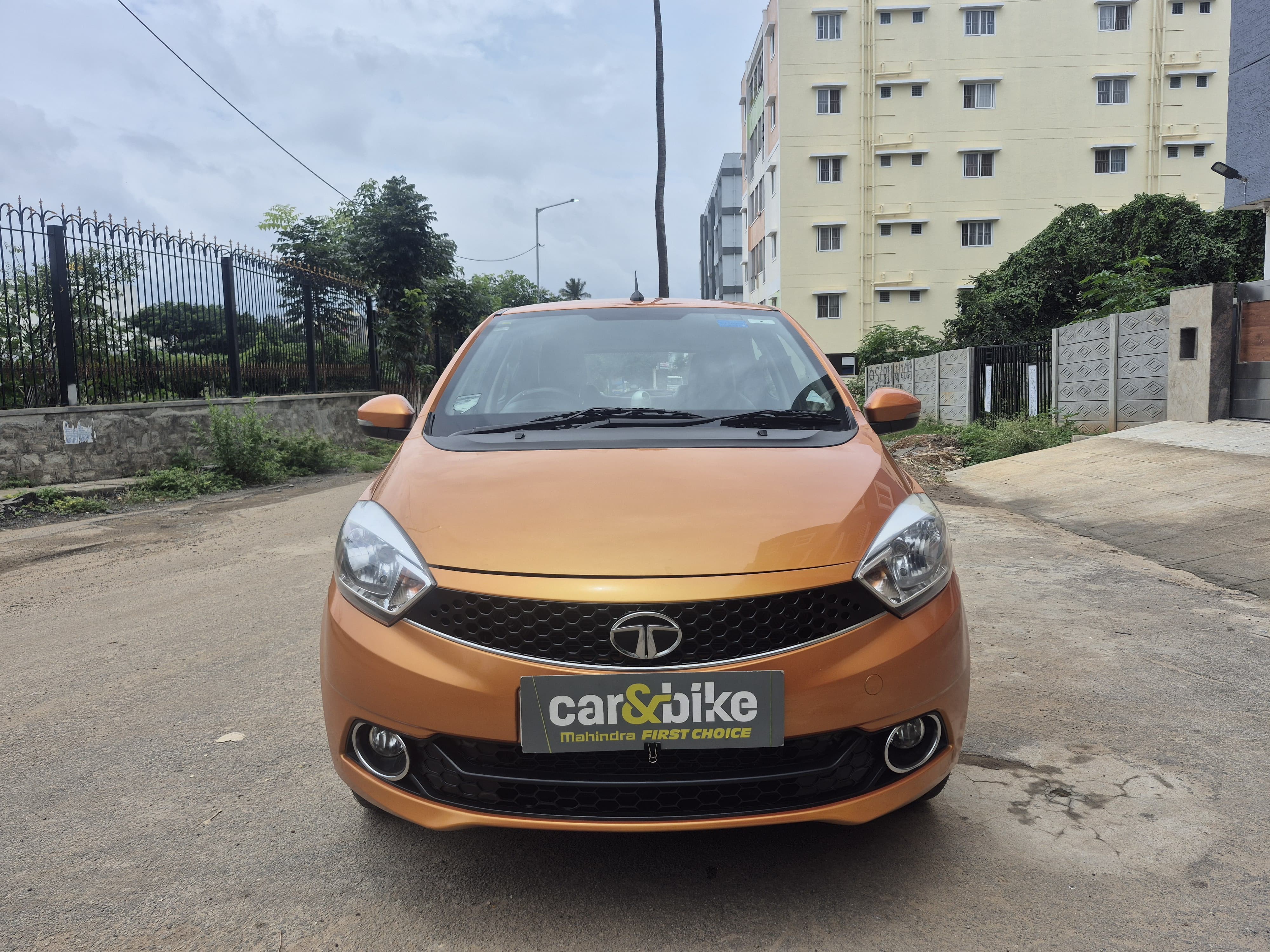 2017 Tata Tiago Revotron XZ [2016-2022]