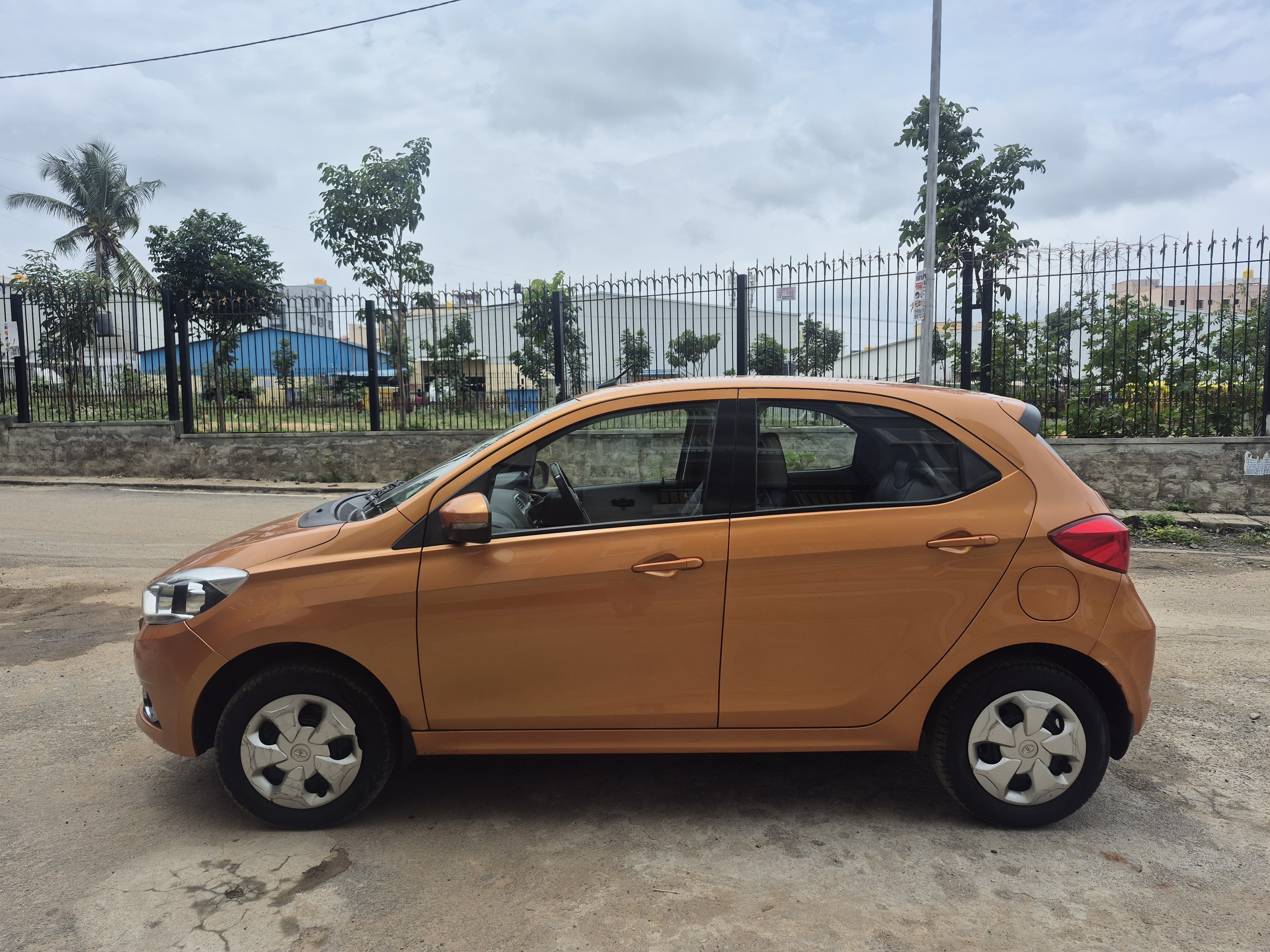 2017 Tata Tiago Revotron XZ [2016-2022]