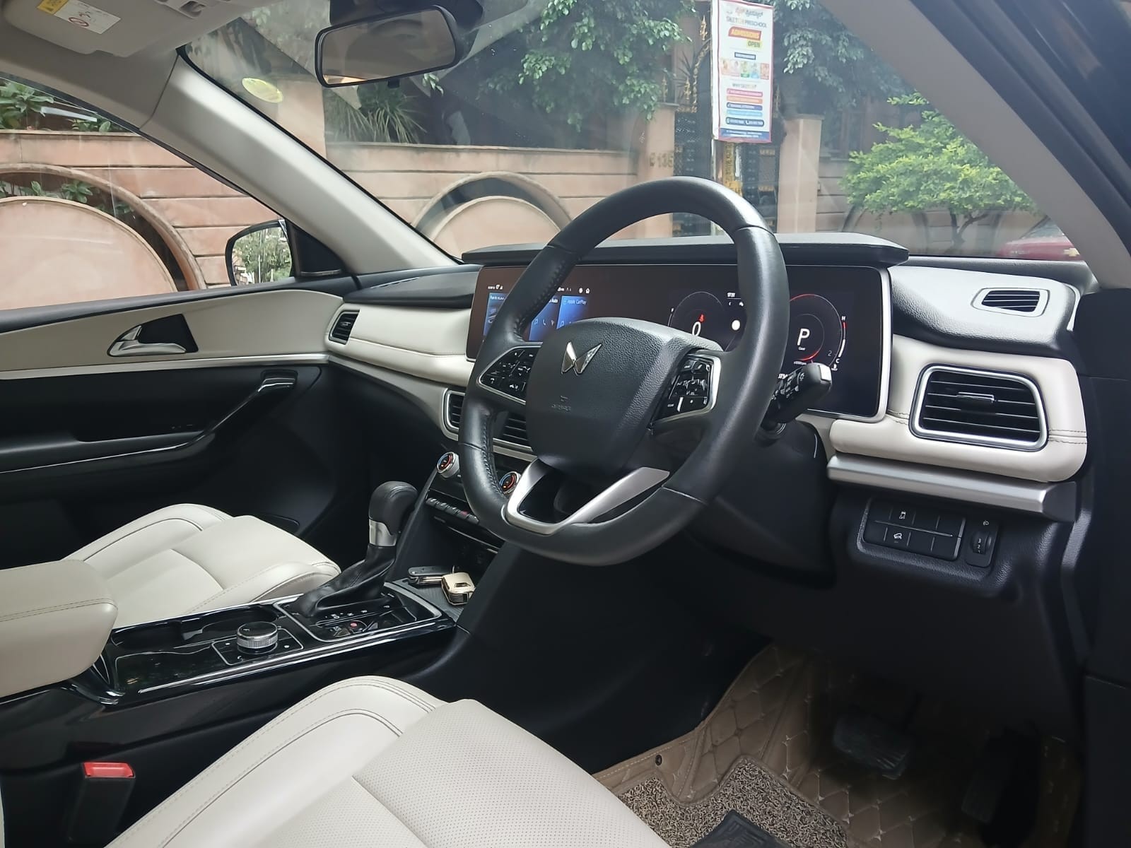 2022 Mahindra XUV700 AX7 AT Luxury Diesel 7 STR