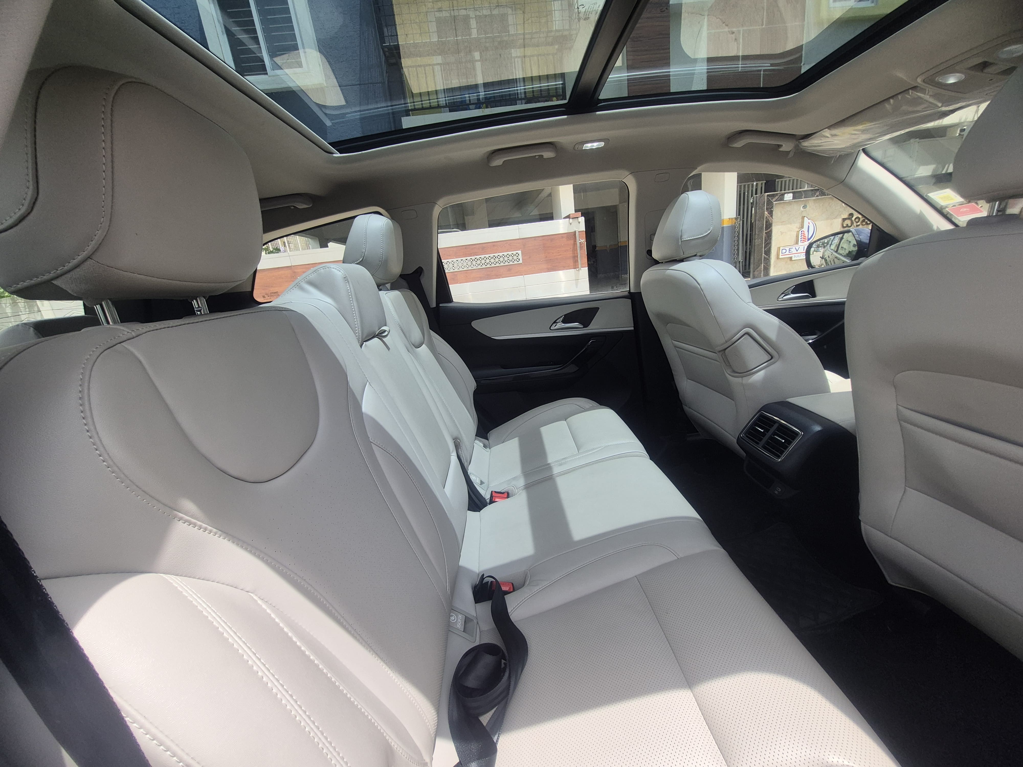 2024 Mahindra XUV700 AX7 AT Petrol 7 STR