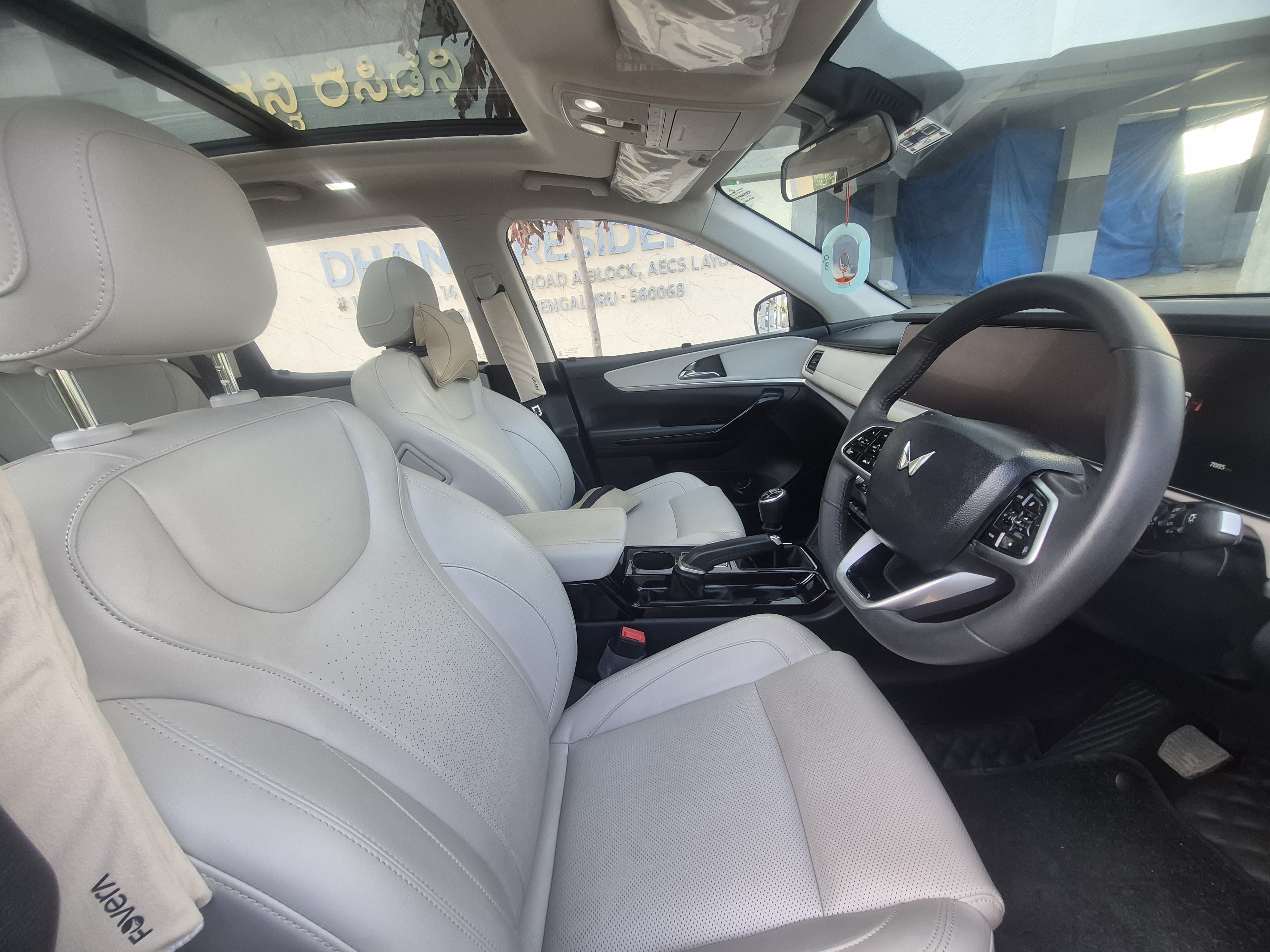 2024 Mahindra XUV700 AX7 MT Petrol 7 STR