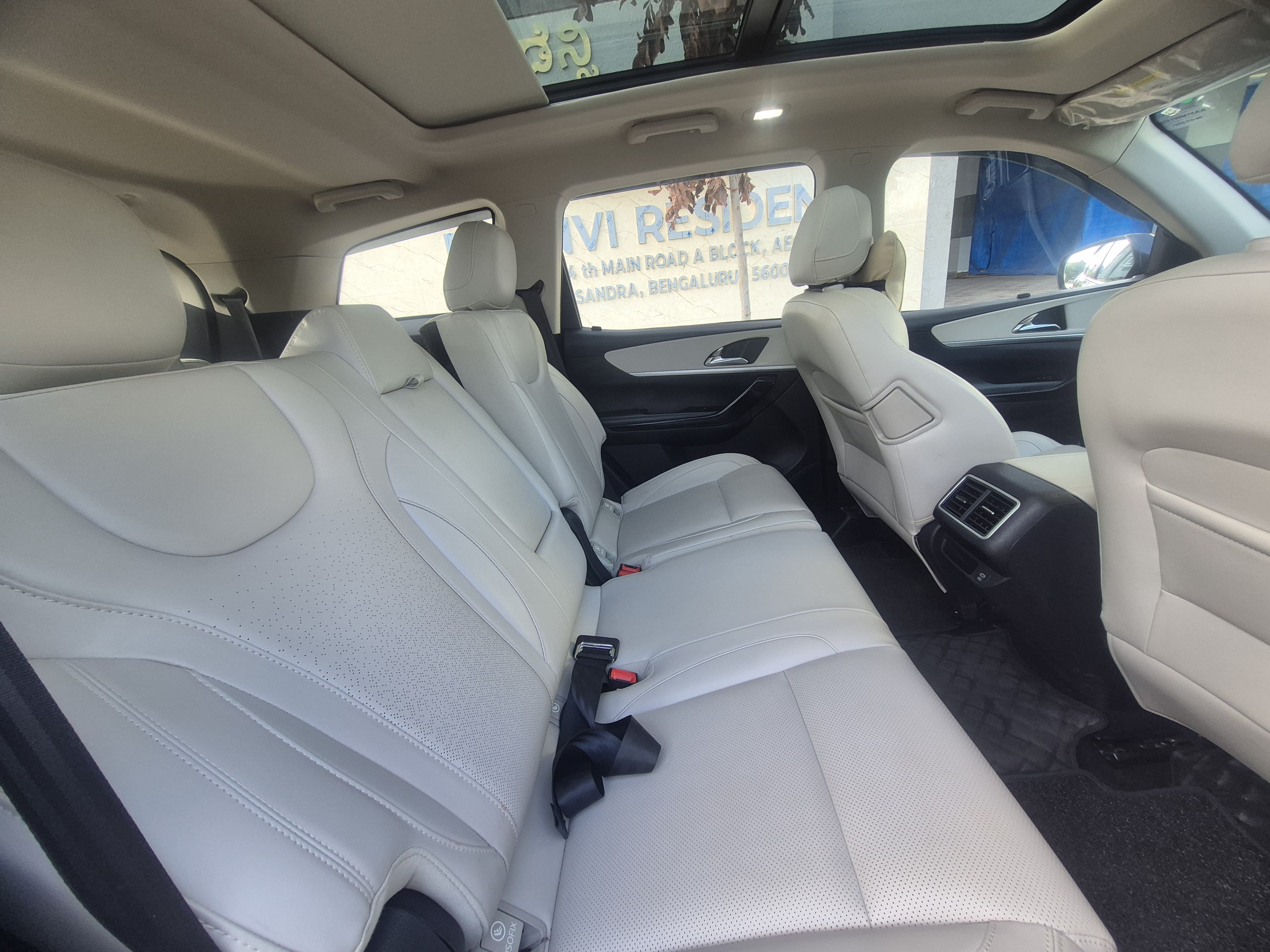 2024 Mahindra XUV700 AX7 MT Petrol 7 STR