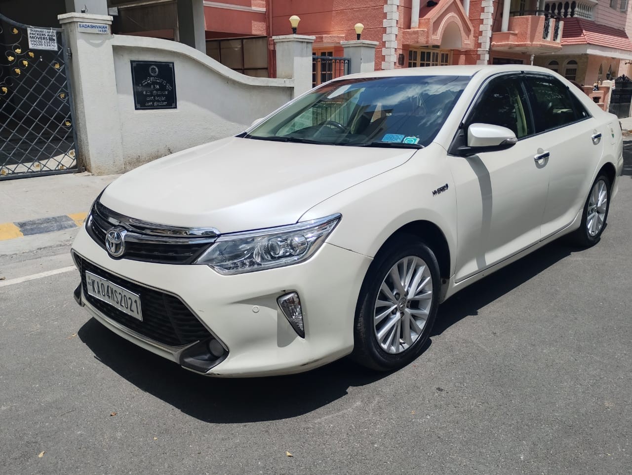 2016 Toyota Camry Hybrid BS IV