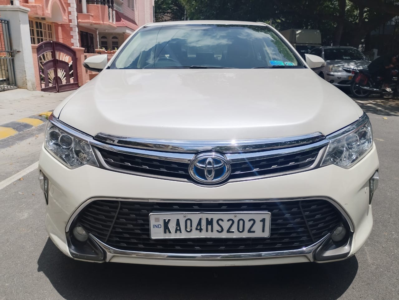 2016 Toyota Camry Hybrid BS IV
