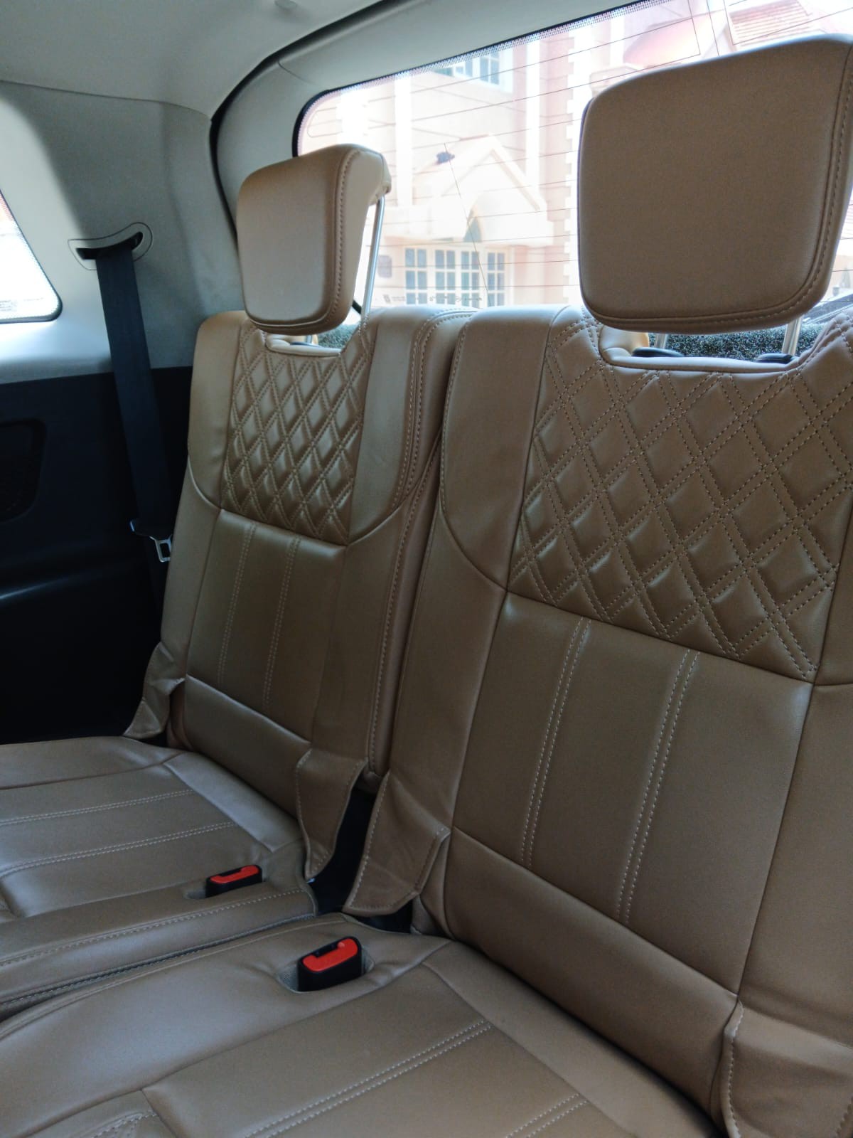 2018 Mahindra XUV500 W11