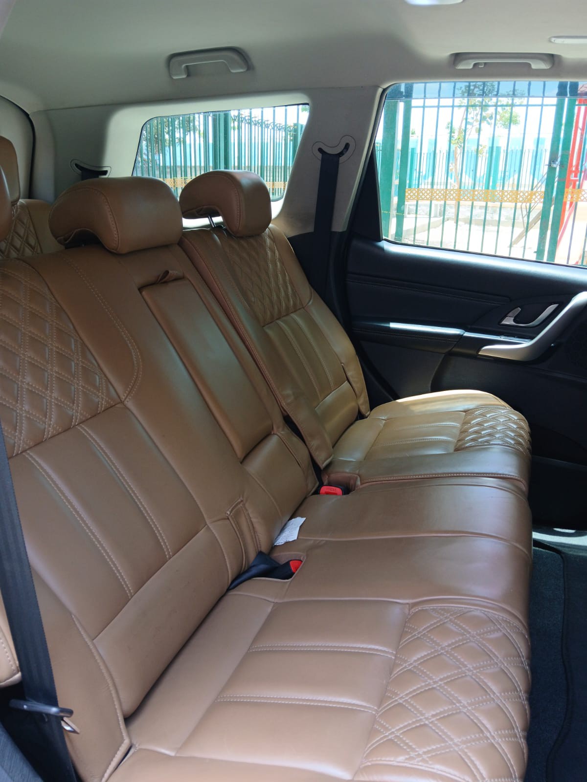 2018 Mahindra XUV500 W11